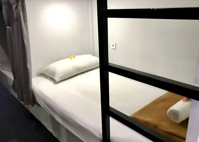 Hostal Capsule Sunset *